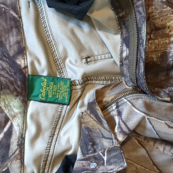 Cabela's fleece realtree camo/cargo pants - Picture 4 of 4
